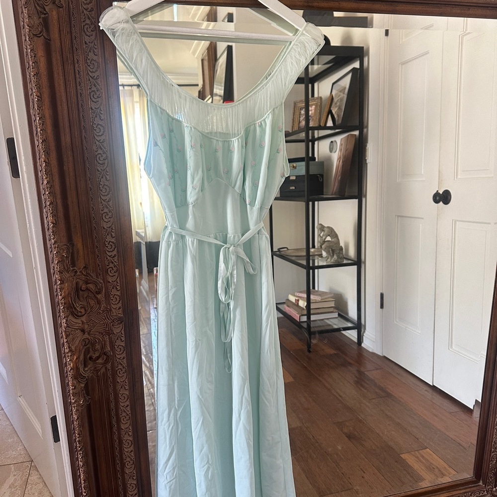 Vintage Light Blue with rose detail nightgown - Picture 3 of 8